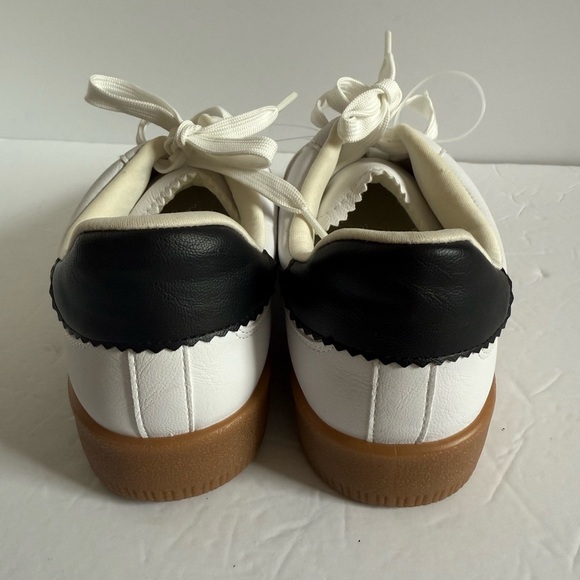 NWOT Dolce Vita White and Black Retro Modern Platform Trendy Sneakers Women 8.5 - Picture 5 of 11